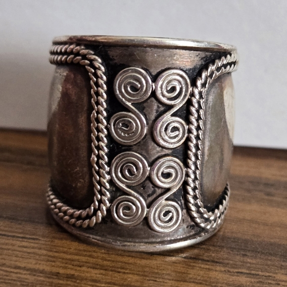 925 Silver Ring - Picture 6 of 6